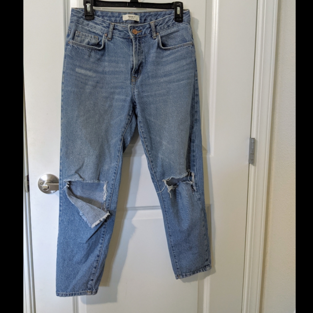 HIGH-WAISTED MOM JEANS (LIKE NEW)